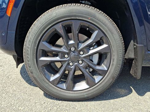 New 2026 Jeep Grand Cherokee L Limited AWD/4WD image 5