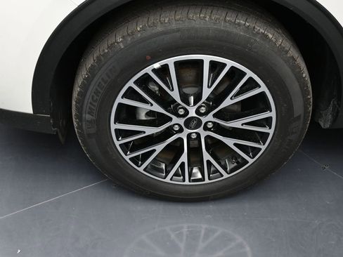 New 2025 Ford Escape SE FWD image 10
