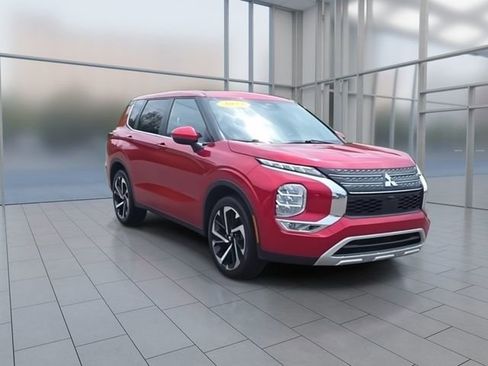 Used 2023 Mitsubishi Outlander SE AWD/4WD image 2