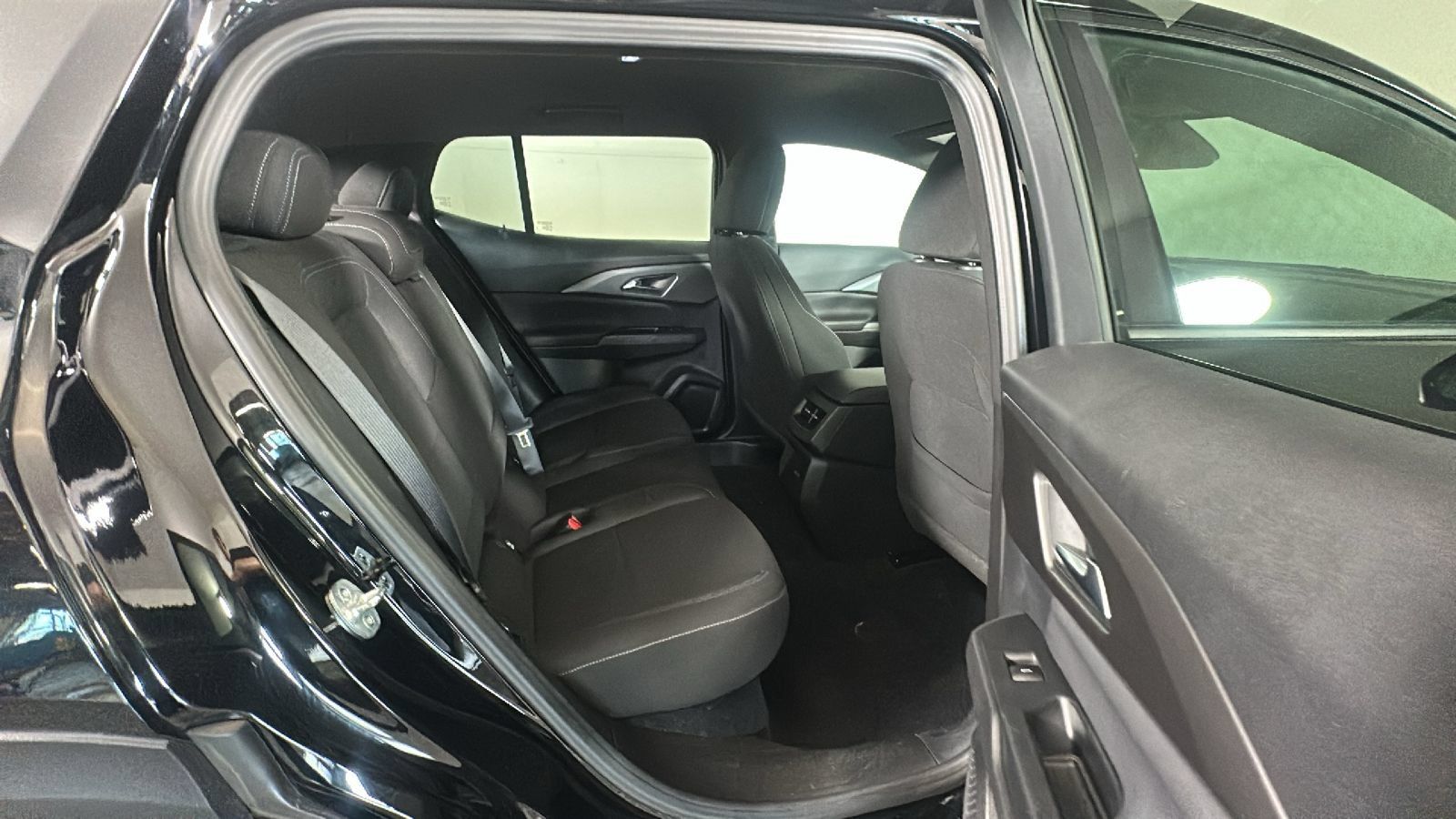 Used 2026 Chevrolet Equinox EV LT FWD image 34