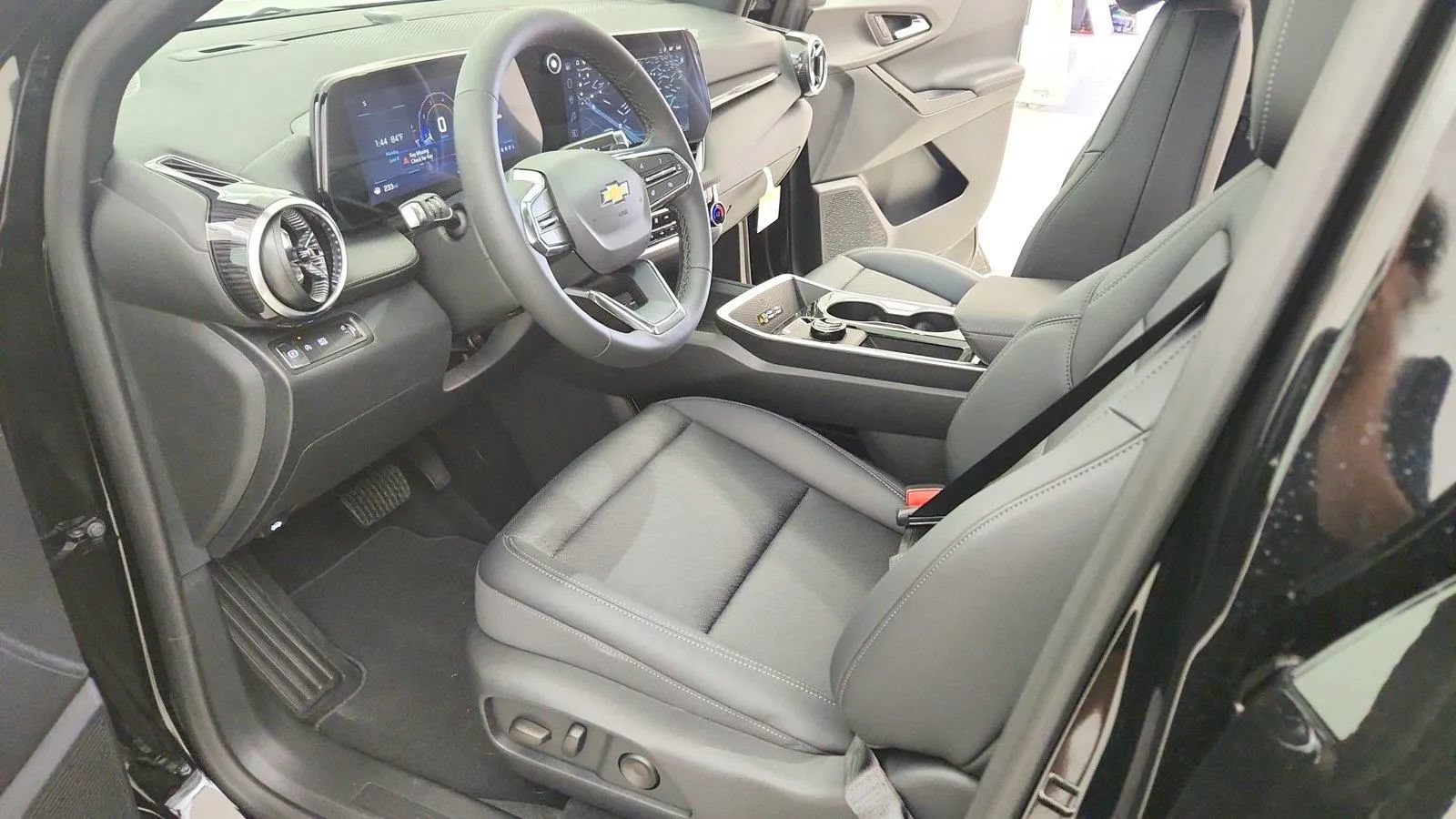Used 2026 Chevrolet Equinox LT w/ Convenience Package II FWD image 22