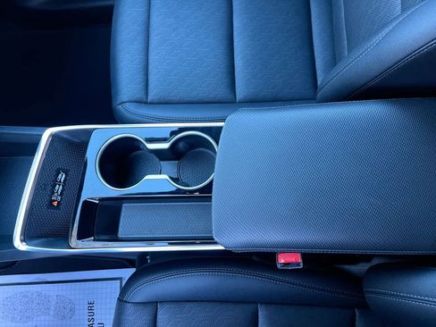 Used 2025 Chevrolet Equinox LT w/ Convenience Package II image 21