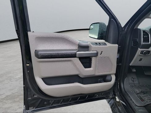 Used 2017 Ford F150 XLT w/ Equipment Group 302A Luxury AWD/4WD image 12