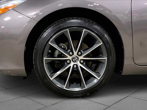 Used 2015 Toyota Camry XSE w/ Moonroof Package image 11