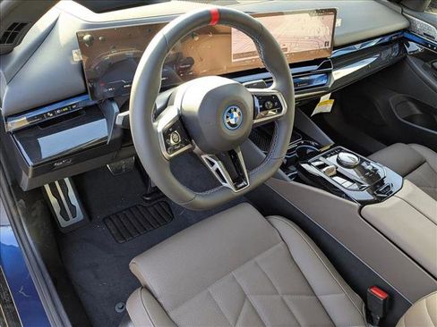 Used 2025 BMW i5 M60 w/ Premium Package image 3