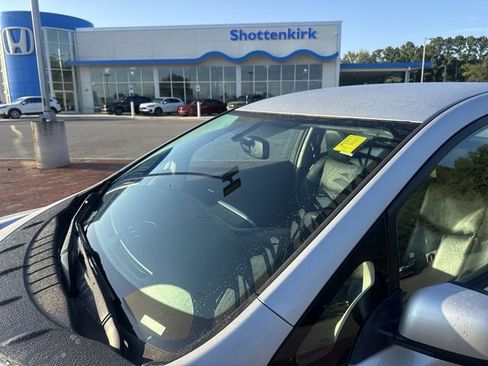 Used 2015 Nissan Leaf SL FWD image 25