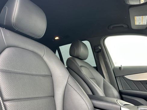 Used 2021 Mercedes-Benz GLC 300 4MATIC image 17