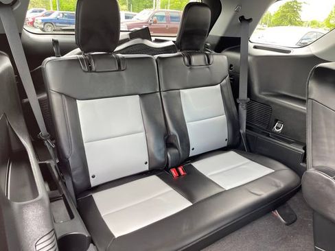 Used 2023 Ford Explorer XLT w/ Equipment Group 202A AWD/4WD image 34