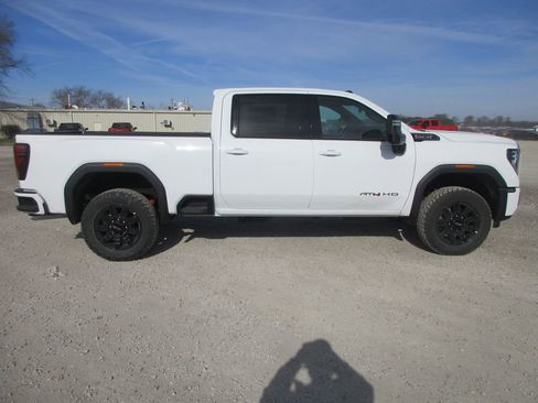 New 2026 GMC Sierra 2500 AT4 AWD/4WD image 3