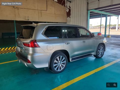 Used 2017 Lexus LX 570 4WD w/ Luxury Package image 4