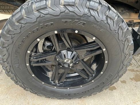 Used 2020 Chevrolet Silverado 1500 Custom w/ Custom Value Package AWD/4WD image 10