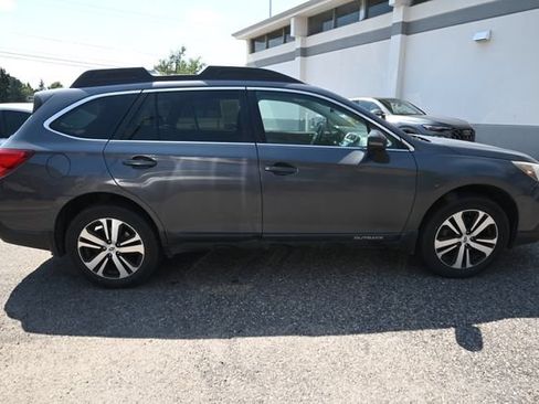 Used 2018 Subaru Outback 2.5i Limited AWD/4WD image 5