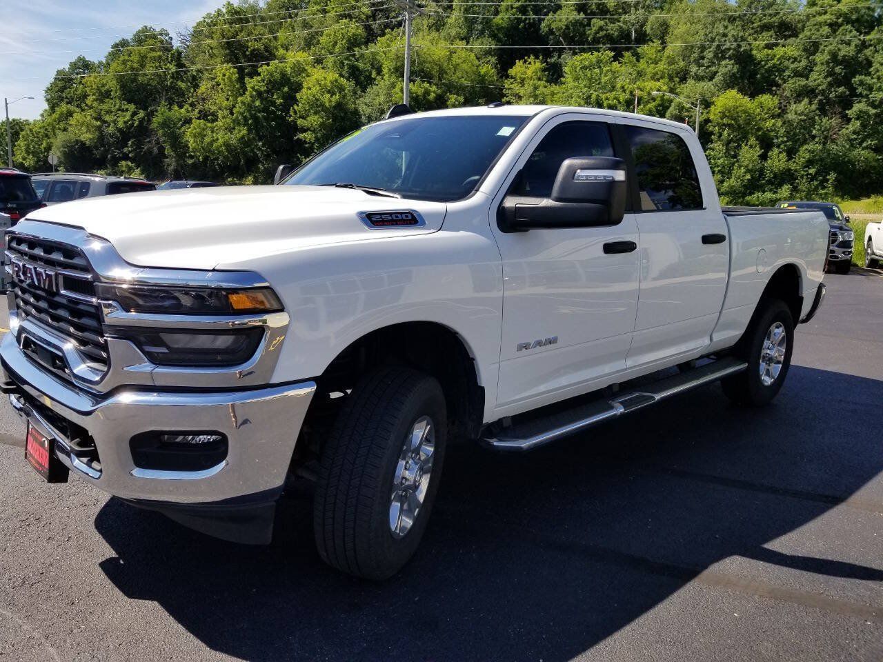 Used 2025 RAM 2500 Big Horn AWD/4WD image 4