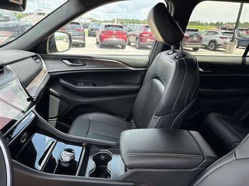 New 2026 Jeep Grand Cherokee Limited RWD image 15