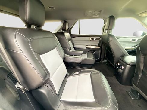 Used 2023 Ford Explorer XLT w/ Equipment Group 202A image 33