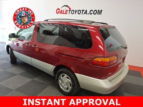 Used 1999 Toyota Sienna XLE FWD image 10