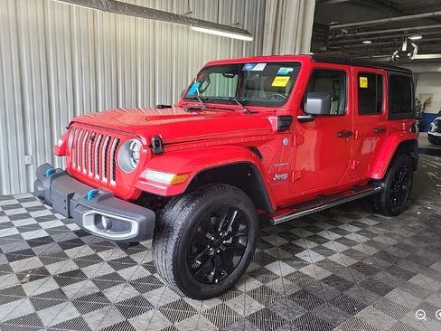 Used 2023 Jeep Wrangler Unlimited Sahara w/ Cold Weather Group AWD/4WD image 3