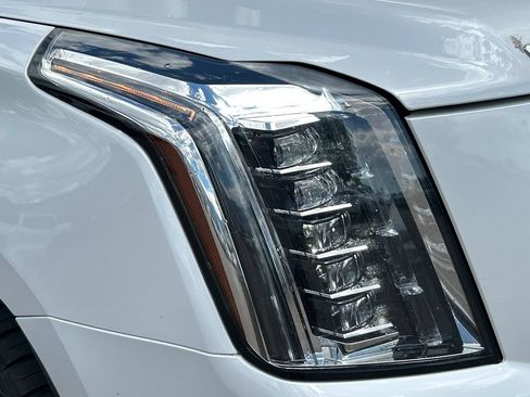 Used 2020 Cadillac Escalade Luxury AWD/4WD image 25