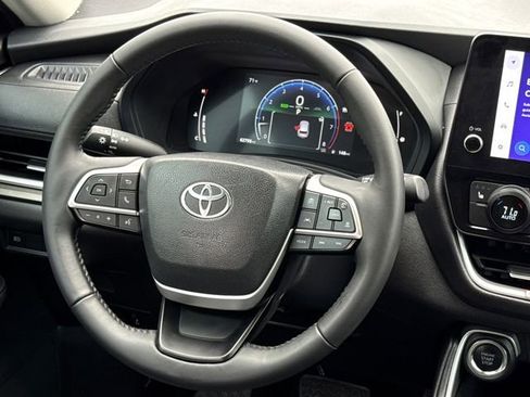 Used 2025 Toyota Grand Highlander AWD image 14