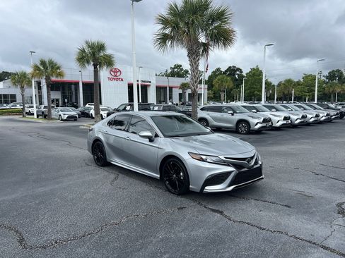 Used 2022 Toyota Camry XSE w/ Carpet Mat Package (TMS) FWD image 2