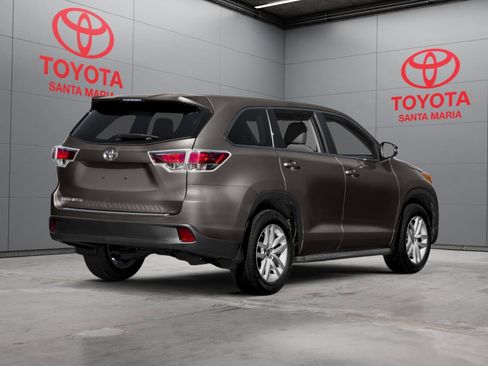 Used 2016 Toyota Highlander LE FWD image 2