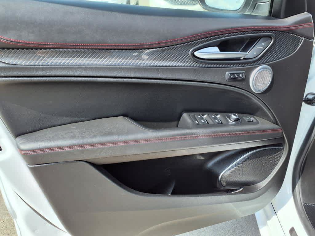 Used 2023 Alfa Romeo Stelvio Estrema AWD/4WD image 13