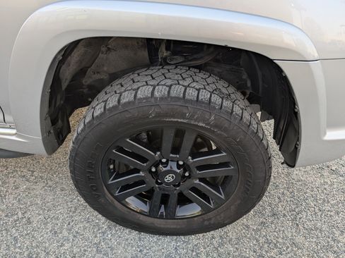 Used 2011 Toyota 4Runner Limited image 4