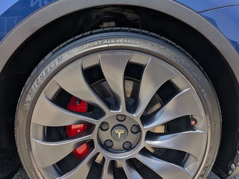 Used 2023 Tesla Model Y Performance AWD/4WD image 31