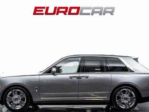 Used 2022 Rolls-Royce Cullinan image 2