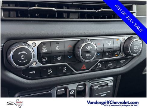 Used 2024 Jeep Gladiator Mojave AWD/4WD image 19