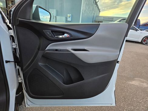 Used 2018 Chevrolet Equinox LT image 48