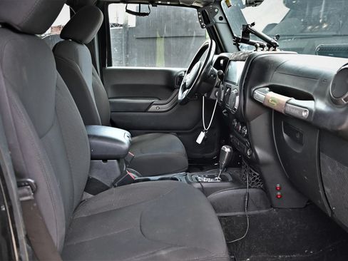 Used 2017 Jeep Wrangler Unlimited Sport w/ Quick Order Package 24S AWD/4WD image 24