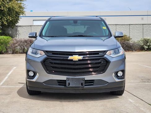Used 2021 Chevrolet Traverse LT image 2