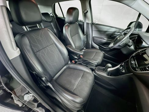 Used 2019 Chevrolet Trax LT w/ LT Convenience Package FWD image 28