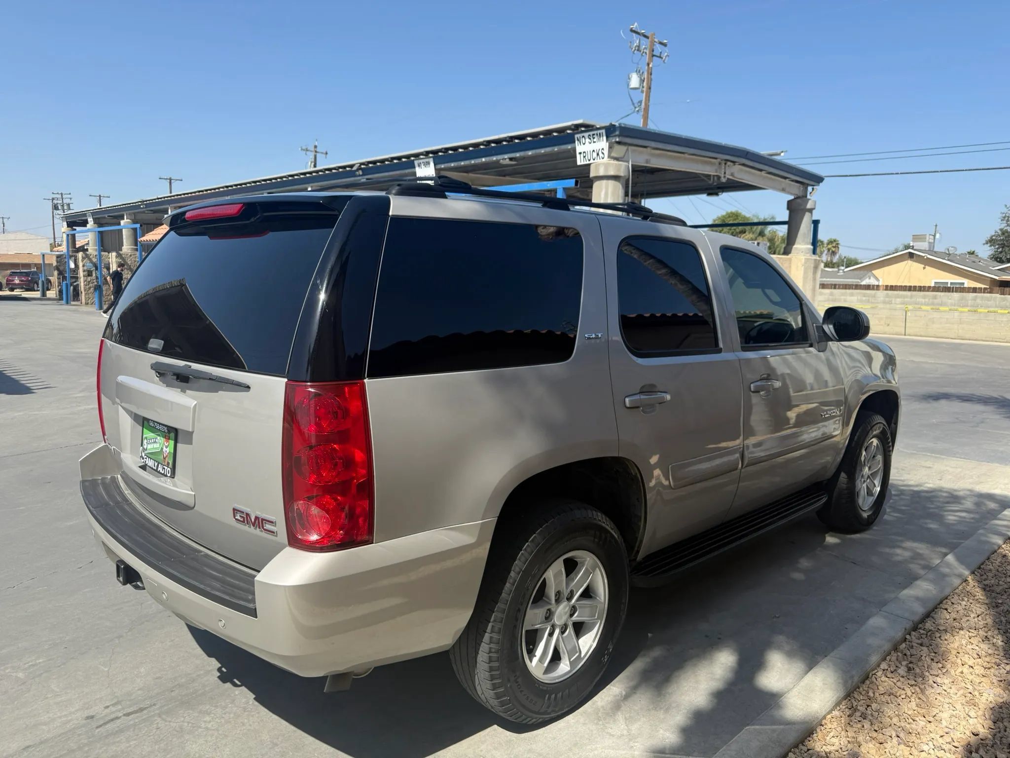 Used 2007 GMC Yukon SLT w/ SLT Preferred Equipment Group RWD image 4
