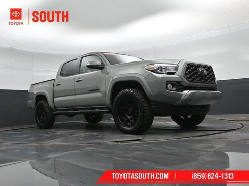 Used 2022 Toyota Tacoma TRD Sport w/ TRD Premium Sport Package AWD/4WD image 36
