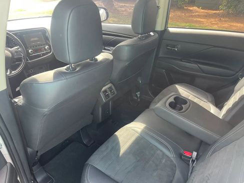 Used 2020 Mitsubishi Outlander LE image 12