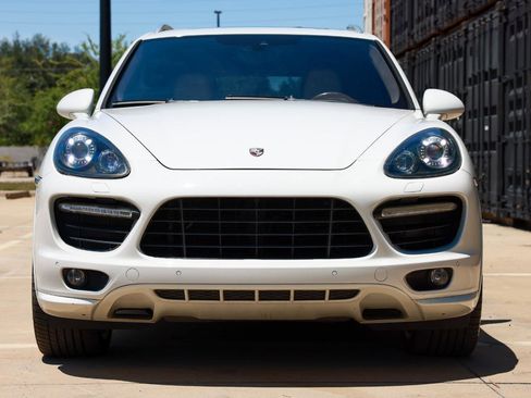 Used 2014 Porsche Cayenne GTS AWD/4WD image 17