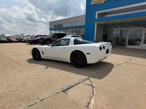 Used 2004 Chevrolet Corvette Coupe RWD image 3