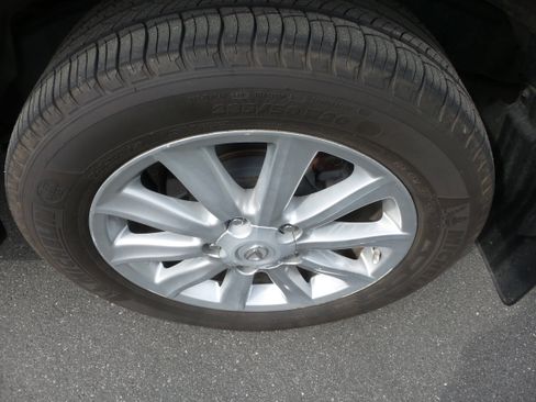 Used 2011 Lexus LX 570 4WD image 90