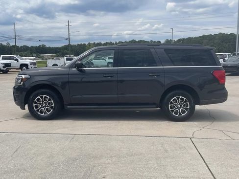 Used 2024 Ford Expedition Max XLT RWD image 2