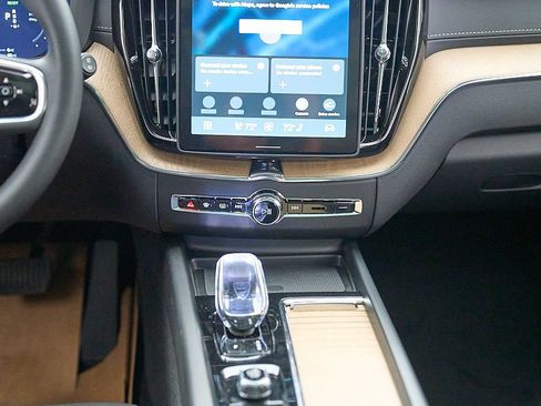 New 2026 Volvo XC60 T8 Ultra w/ Climate Package AWD/4WD image 29