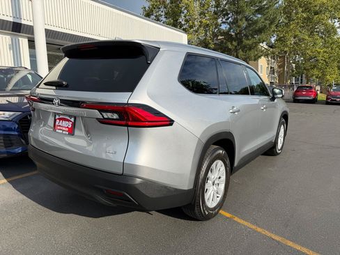 Used 2024 Toyota Grand Highlander AWD image 10