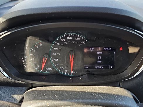 Used 2020 Chevrolet Trax LT w/ LT Convenience Package image 9