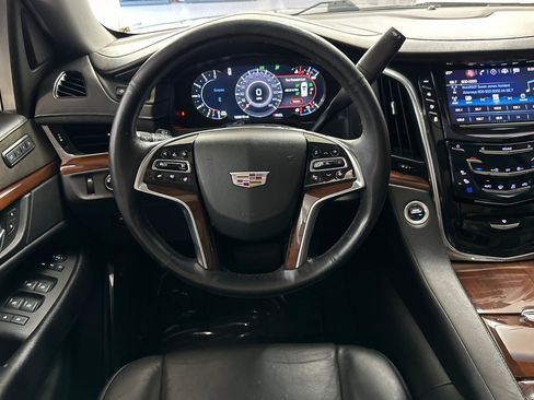 Used 2018 Cadillac Escalade ESV Premium Luxury AWD/4WD image 28