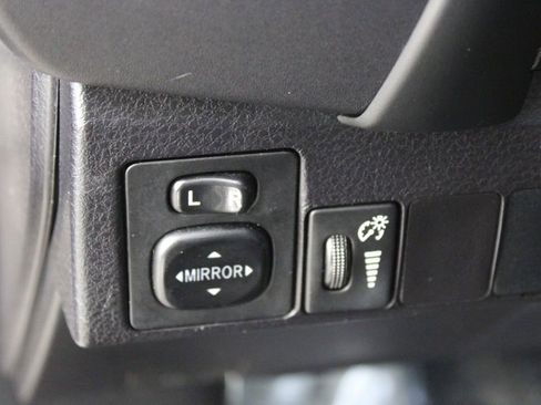 Used 2017 Toyota Corolla LE image 17