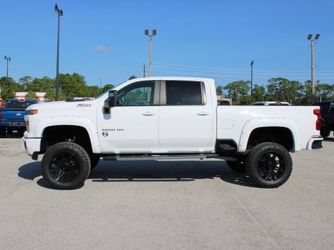 Used 2025 Chevrolet Silverado 2500 LT AWD/4WD image 6