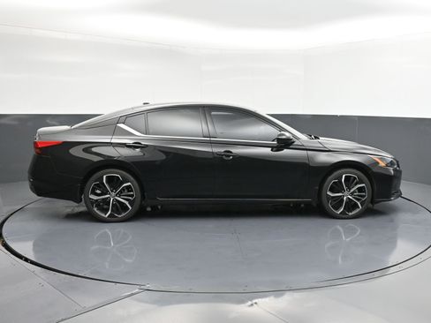 Used 2023 Nissan Altima 2.5 SR image 9