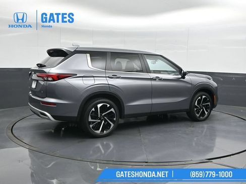 Used 2024 Mitsubishi Outlander SE AWD/4WD image 2
