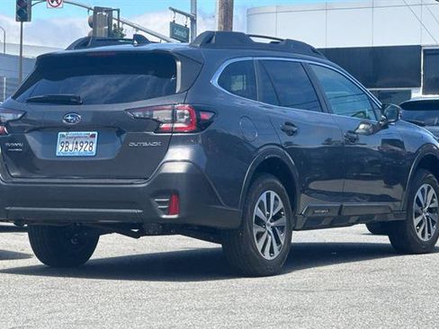 Used 2022 Subaru Outback Premium AWD/4WD image 3